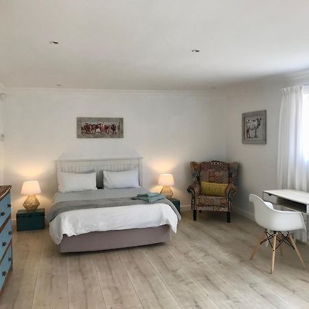 Sunset Beach Living Guesthouse Cape Town Dış mekan fotoğraf
