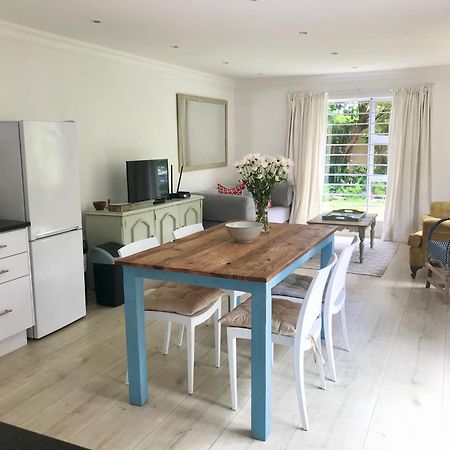 Sunset Beach Living Guesthouse Cape Town Dış mekan fotoğraf