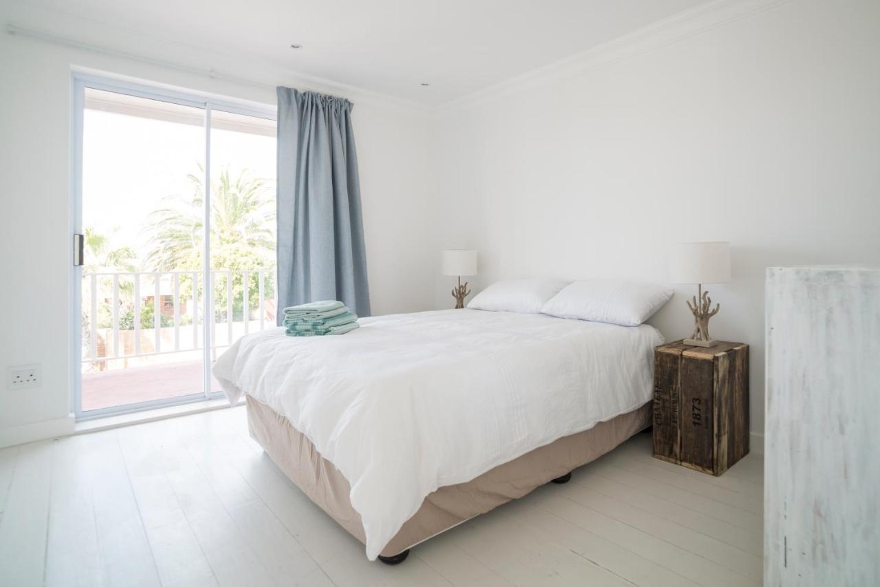 Sunset Beach Living Guesthouse Cape Town Dış mekan fotoğraf