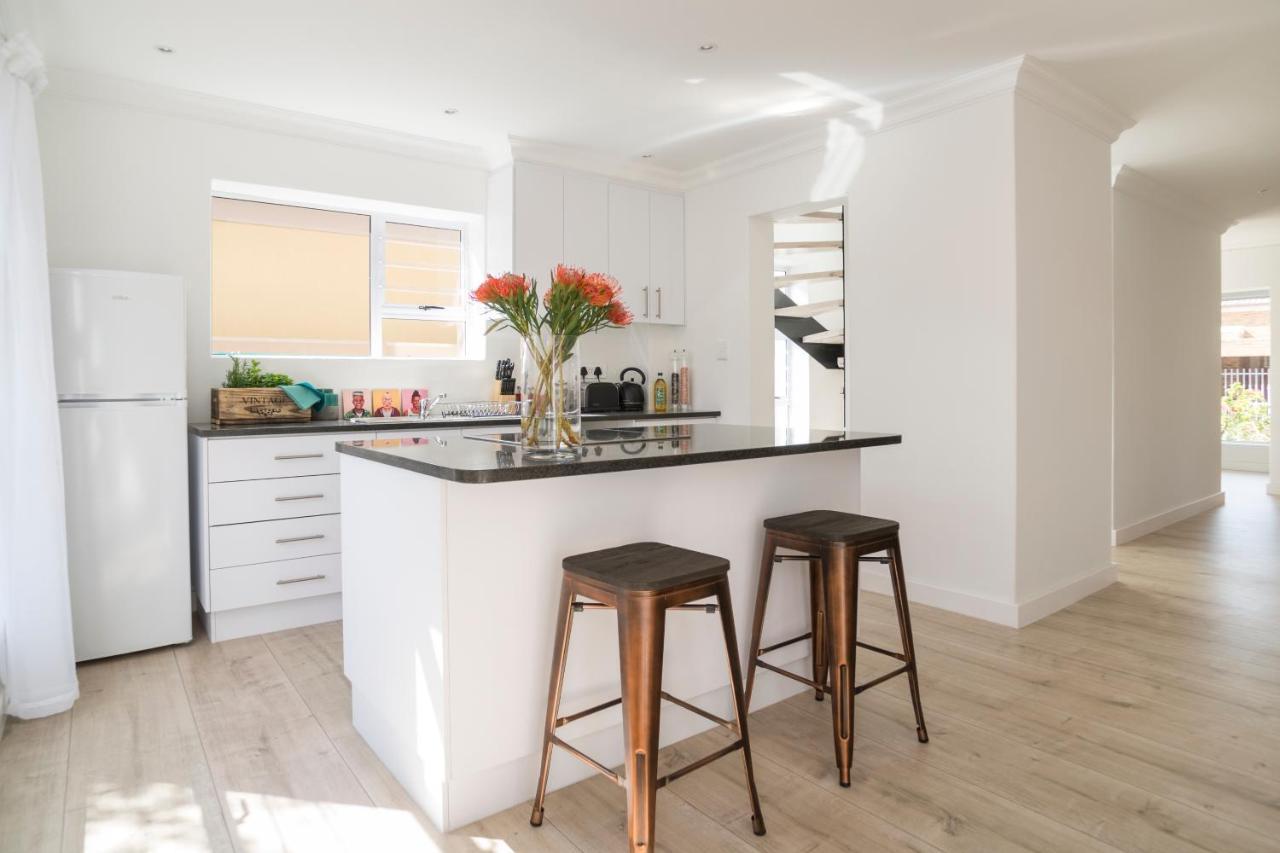 Sunset Beach Living Guesthouse Cape Town Dış mekan fotoğraf