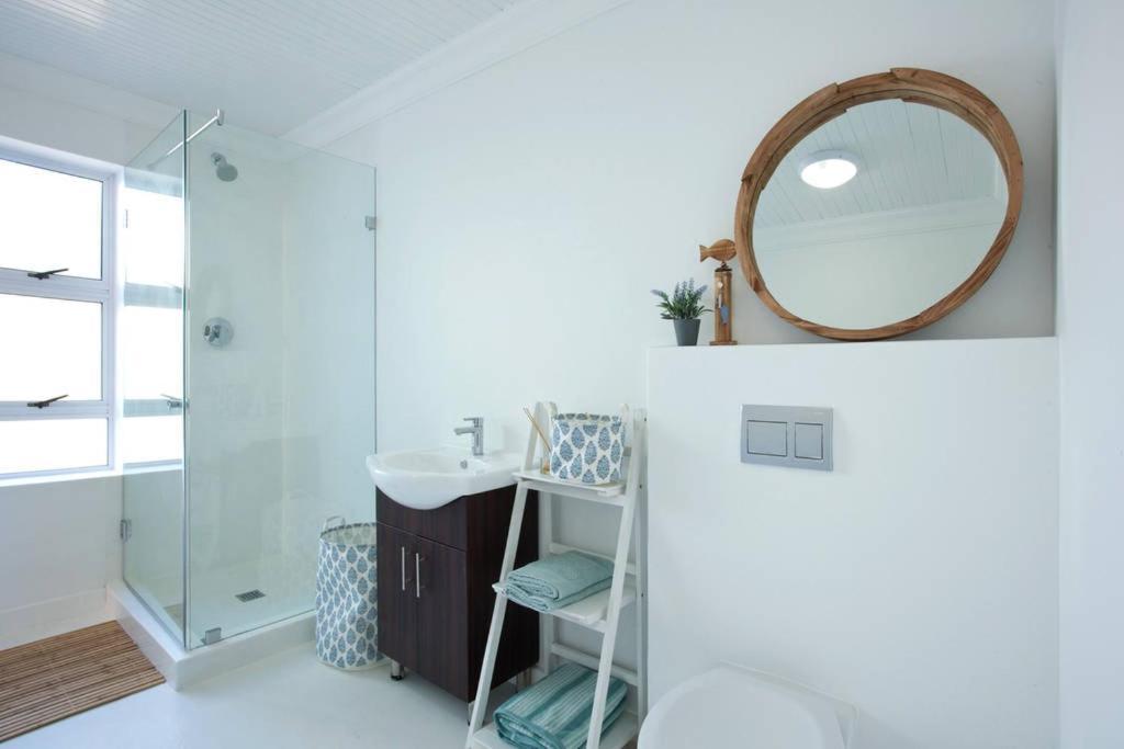 Sunset Beach Living Guesthouse Cape Town Dış mekan fotoğraf