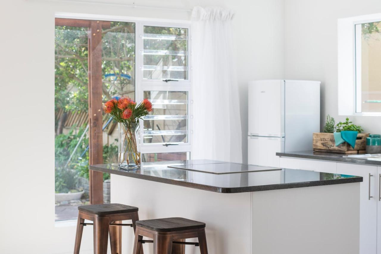 Sunset Beach Living Guesthouse Cape Town Dış mekan fotoğraf