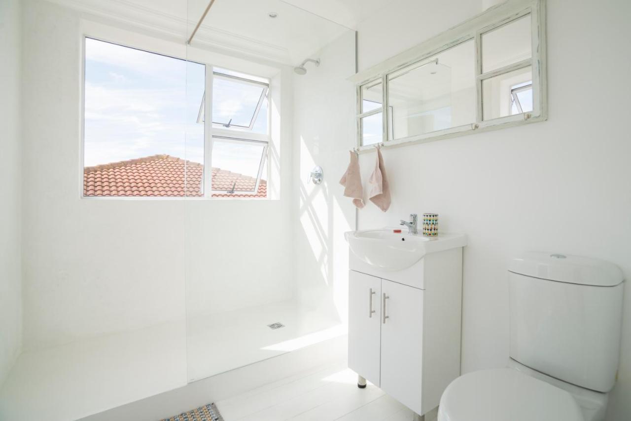 Sunset Beach Living Guesthouse Cape Town Dış mekan fotoğraf