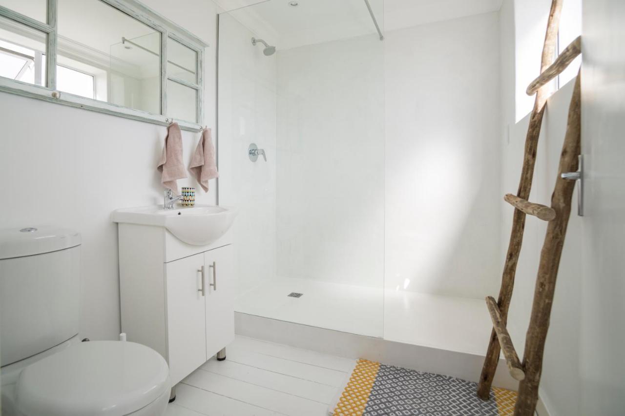 Sunset Beach Living Guesthouse Cape Town Dış mekan fotoğraf