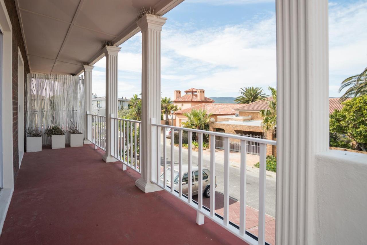Sunset Beach Living Guesthouse Cape Town Dış mekan fotoğraf