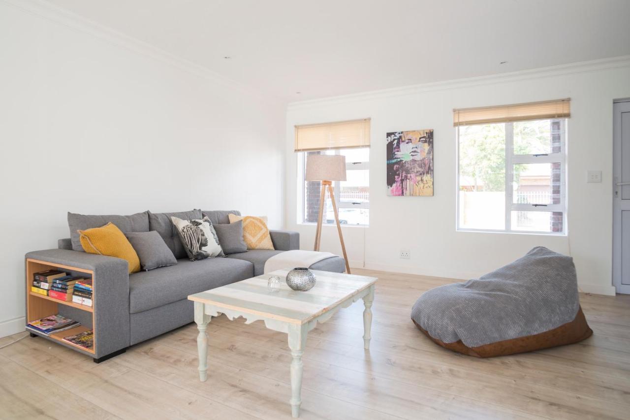 Sunset Beach Living Guesthouse Cape Town Dış mekan fotoğraf