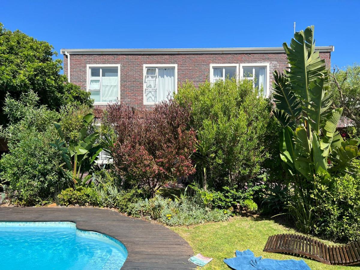 Sunset Beach Living Guesthouse Cape Town Dış mekan fotoğraf