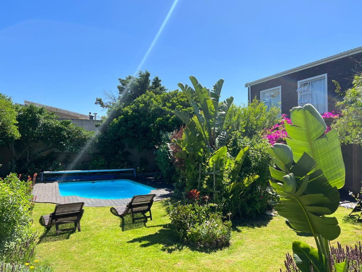 Sunset Beach Living Guesthouse Cape Town Dış mekan fotoğraf