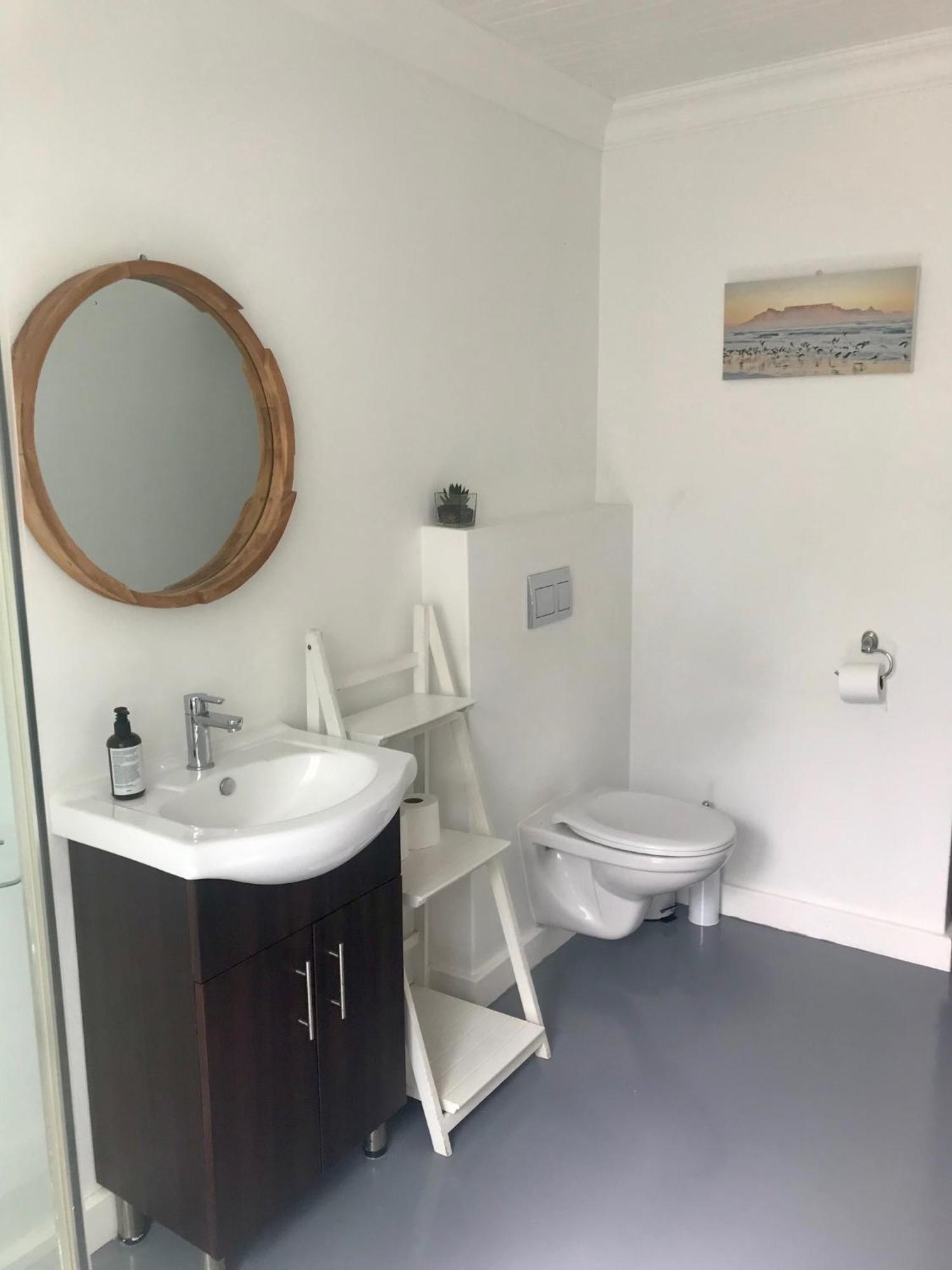 Sunset Beach Living Guesthouse Cape Town Dış mekan fotoğraf